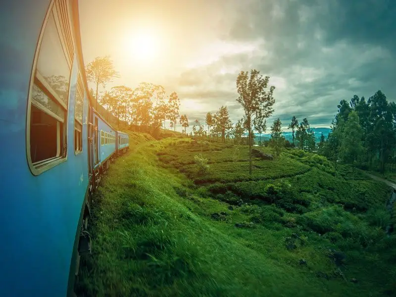 Sri-Lanka-the-most-scenic-train-ride-in-the-world-Kandy-to-Ella
