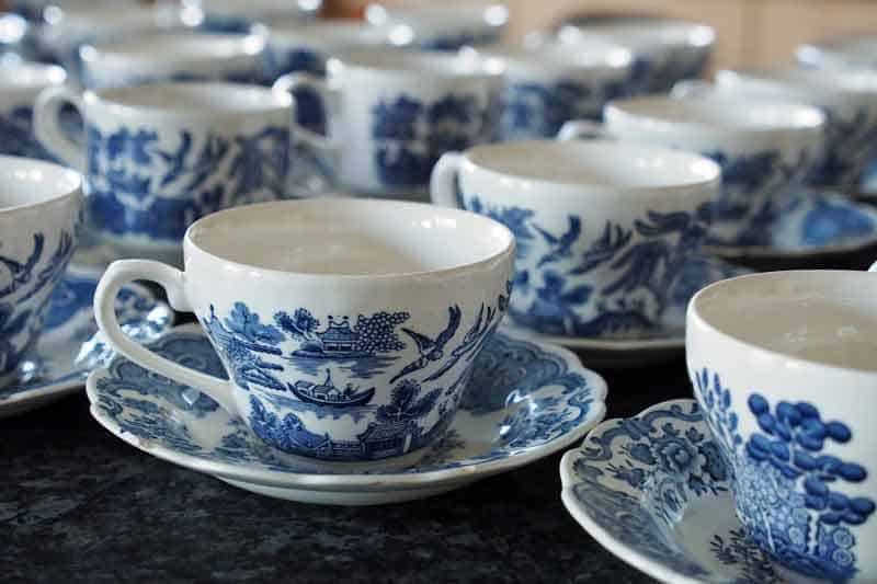 blue-cream-teacups
