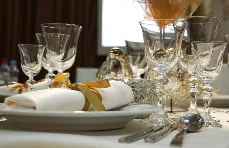 gold-and-white-tableware